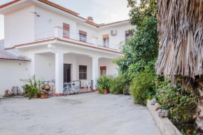 The Great Garden with pool, parking & wifi